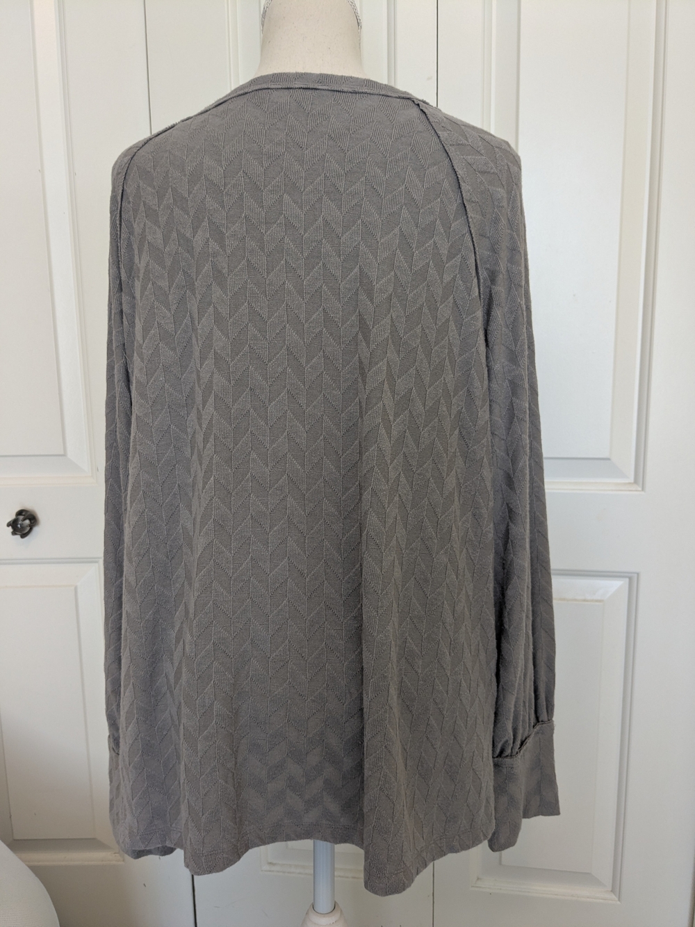 Cozy Chevron Knit Henley Top - Gray XL - Picture 5 of 11